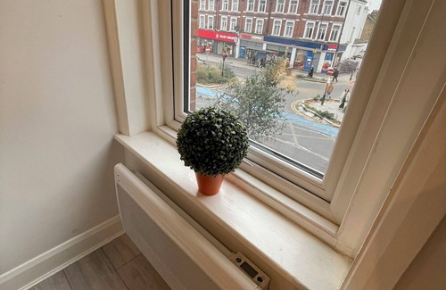 Queen's Park Apartment | Chamberlayne Inn