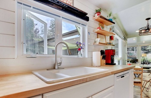 University Place House | Chambers Bay Tacoma Iconic Family Vacation Home Private Retreat Space Courtyard