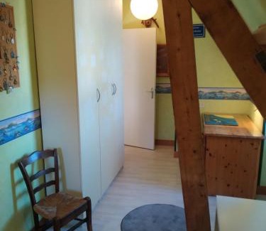 Saint-Seurin-de-Prats Apartment | Chamble lit double