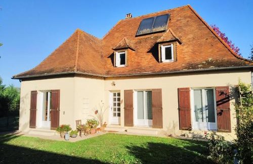 Saint-Seurin-de-Prats Apartment | Chamble lit double