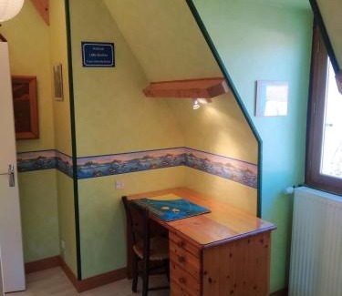 Saint-Seurin-de-Prats Apartment | Chamble lit double