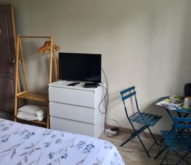 Etival-les-le-Mans Bed & Breakfast | Chambre à 10 minutes du circuit des 24H du MANS et à 5 minutes sortie Autoroute A11