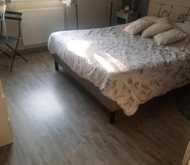Etival-les-le-Mans Bed & Breakfast | Chambre à 10 minutes du circuit des 24H du MANS et à 5 minutes sortie Autoroute A11