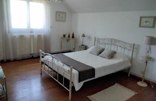 Saint-Eustache-la-Foret House | Chambre à la campagne