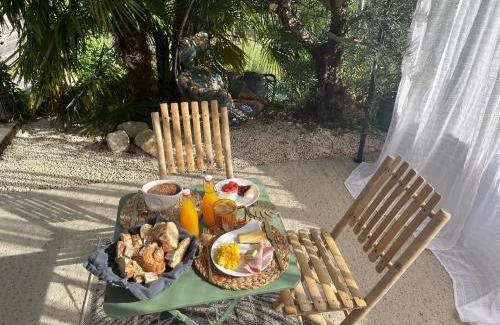 Souvigny Bed & Breakfast | Chambre élégante avec terrasse