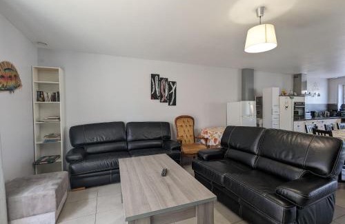 Neuvy-Saint-Sepulchre Bed & Breakfast | Chambre "Étoile Brune" avec Salle d'eau Privative et Petit-Déjeuner Inclus, Neuvy-Saint-Sépulchre - FR-1-591-607