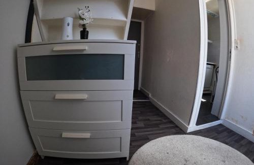 Bobigny House | Chambre 3 lits pour 6 personnes métro 5