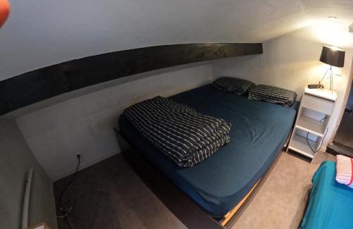 Bobigny House | Chambre 4 personnes 2 lits proche métro 5