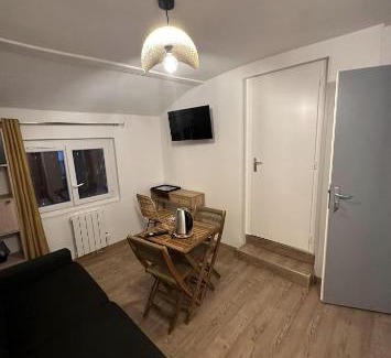 Mussidan House | Chambre 7 kitchenette Les gites de la Gare