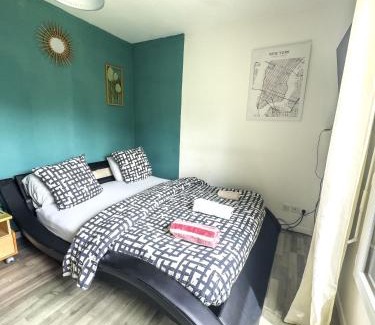 Antony House | Chambre AMOUR proche de Paris et à 10 minutes d'Orly