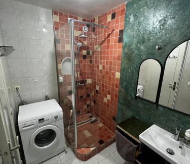 Neuilly-sur-Marne House | Chambre artistique en colocation entre Disneyland et Paris
