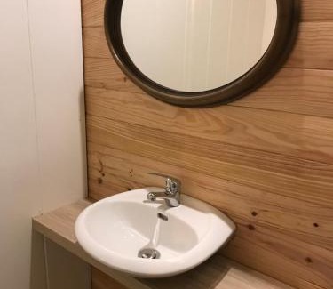 Saint-Genest-de-Bauzon House | Chambre atypique dans une cave voutée avec petit déjeuner