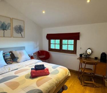 Divonne-les-Bains House | Chambre au calme & salle de bain privée