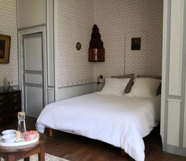 Cosne-Cours-sur-Loire Bed & Breakfast | Chambre aux coccinelles