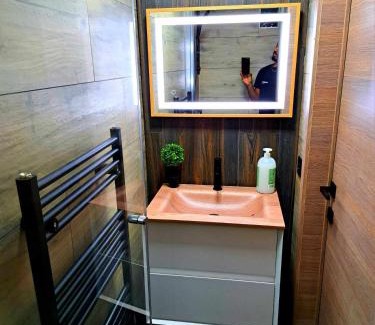 Liege House | chambre avec 2 lits séparé dans une maison l'hote