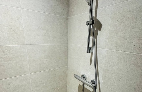 Genay Bed & Breakfast | Chambre Avec Salle de Bain Privée Dans Maison, Proche Autoroutes et Commerces