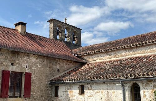 Caylus House | Chambre avec salle de bain