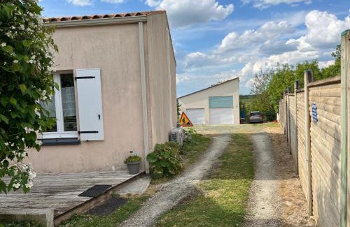 Yves Bed & Breakfast | Chambre avec vue sur le marais et la piscine