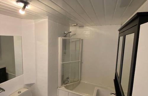 Massy House | Chambre calme (Mars) - proche Paris et TGV
