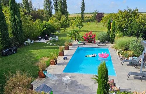 Messas Bed & Breakfast | Chambre Cheverny: Maison d'hôtes avec piscine chauffée & petit-déjeuner inclus - FR-1-590-489