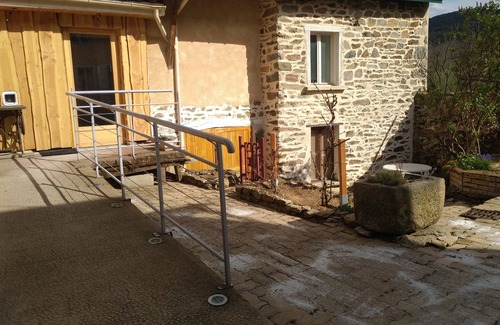 Saint-Just-en-Bas Bed & Breakfast | Chambre Chez L'habitant Avec Salle de Douche Privative