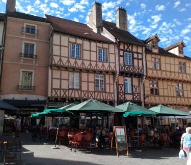 Chalon-sur-Saone House | CHAMBRE CHEZ L HABITANT