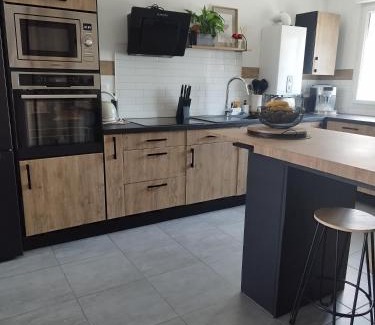 Ouest House | Chambre chez particulier proche circuit 24h