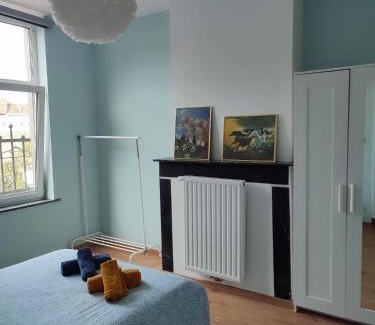 Collignon House | Chambre confortable avec un lit double à schaerbeek cle bleu