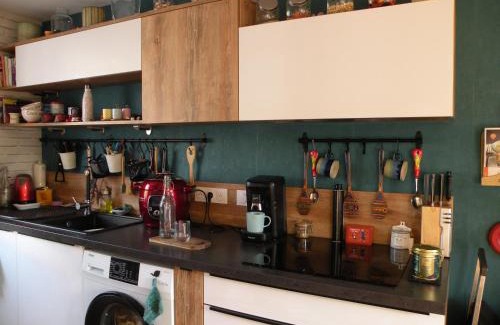 Deville-les-Rouen Bed & Breakfast | Chambre cooconing salon avec canape convertible