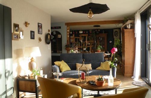 Deville-les-Rouen Bed & Breakfast | Chambre cooconing salon avec canape convertible