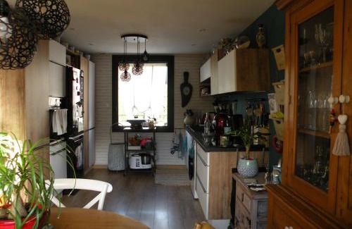 Deville-les-Rouen Bed & Breakfast | Chambre cooconing salon avec canape convertible
