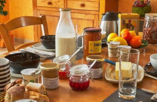 Saint-Germain-Laprade Bed & Breakfast | Chambre cosy avec terrasse et jardin proche Puy-en-Velay - FR-1-582-526