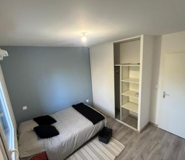 Aucamville House | Chambre cosy