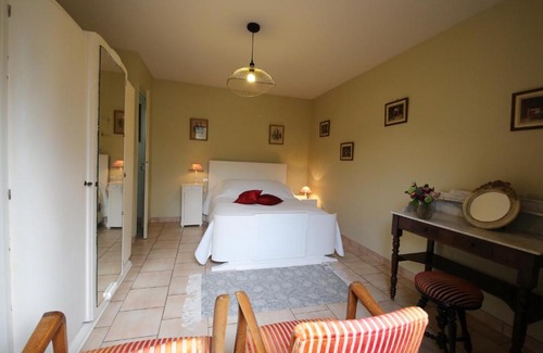 Saint-Denis-sur-Sarthon House | Chambre d'hôte Courtoux
