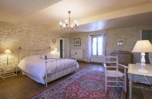 Saint-Michel-de-Fronsac Bed & Breakfast | Chambre d'hôtes spacieuse, salle de bain privative