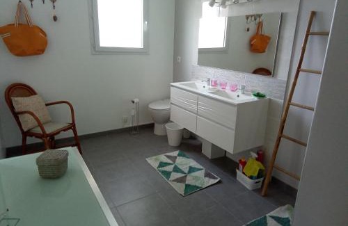 Saint-Dizant-du-Gua Bed & Breakfast | Chambre d'hôtes au milieu des vignes