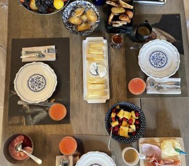 Saincaize-Meauce Bed & Breakfast | Chambre d'hôte, Château de Meauce Louise et Marie