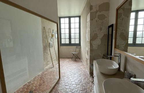 Saincaize-Meauce Bed & Breakfast | Chambre d'hôte, Château de Meauce Louise et Marie