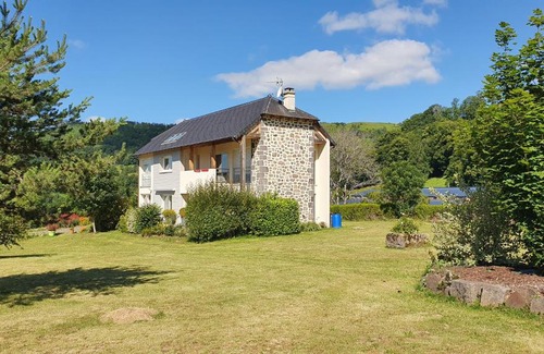 Thiezac Bed & Breakfast | Chambre d'Hôte Fauste MACUA