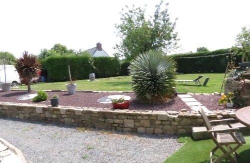 Miniac-Morvan Bed & Breakfast | chambre d’hôte naturiste ou pas