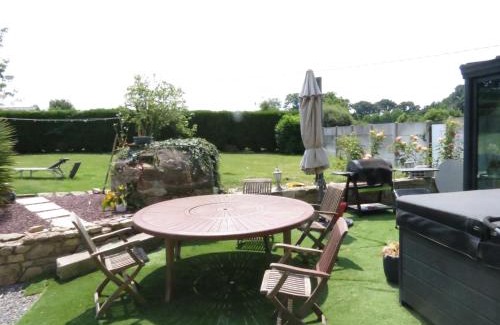 Miniac-Morvan Bed & Breakfast | chambre d’hôte naturiste ou pas