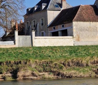 La Marche Bed & Breakfast | Chambre d'hôtes "Au bord de Loire"