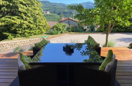 Le Cheylard Bed & Breakfast | Chambre d'hôtes de la Riaille 400 m de la dolce via