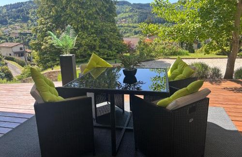 Le Cheylard Bed & Breakfast | Chambre d'hôtes de la Riaille 400 m de la dolce via