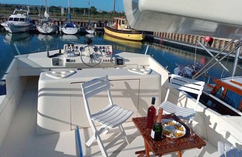Calais City Center Boat Rental | Chambre D'hôtes et Mini Croisière