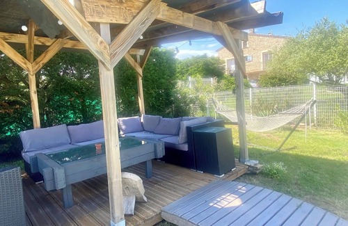 Alba-la-Romaine Bed & Breakfast | Chambre D'hôtes 2p, Gestion Libre, Piscine Partagée