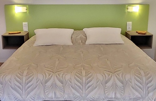 Beaufort Bed & Breakfast | Chambre D'hôtes, La Maison Millésime, Chambre L'olivier, Salle de Douche Privée