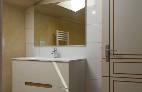 Bazoges-en-Paillers Apartment | Chambre d'hôtes Family 5 pers Jacuzzi 18' Puy du Fou Le Puy Carmin