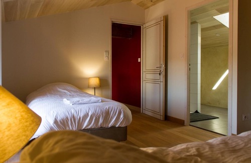 Bazoges-en-Paillers Apartment | Chambre d'hôtes Family 5 pers Jacuzzi 18' Puy du Fou Le Puy Carmin