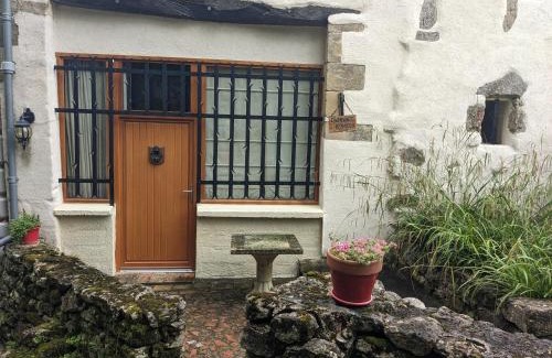 Saint-Michel-Lapujade Bed & Breakfast | chambre d'hôte La Fontaine